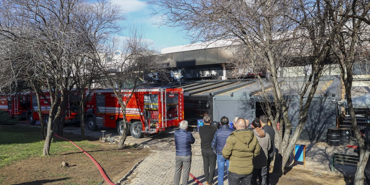 Bilkent'te bir alışveriş merkezindeki restoranda çıkan yangın söndürüldü