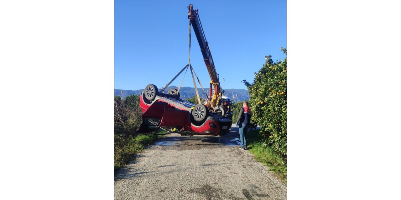 Muğla'da su kanalına devrilen otomobilin sürücüsü öldü