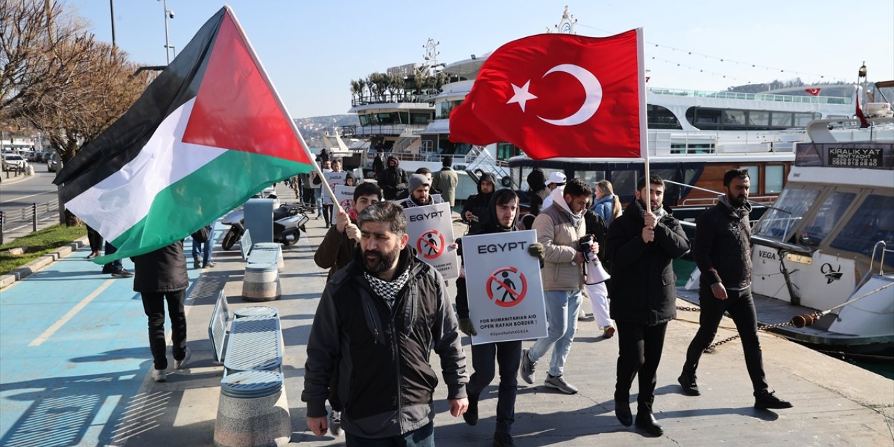 Refah Sınır Kapısı'nın açılması talebiyle İstanbul'da yürüyüş yapıldı