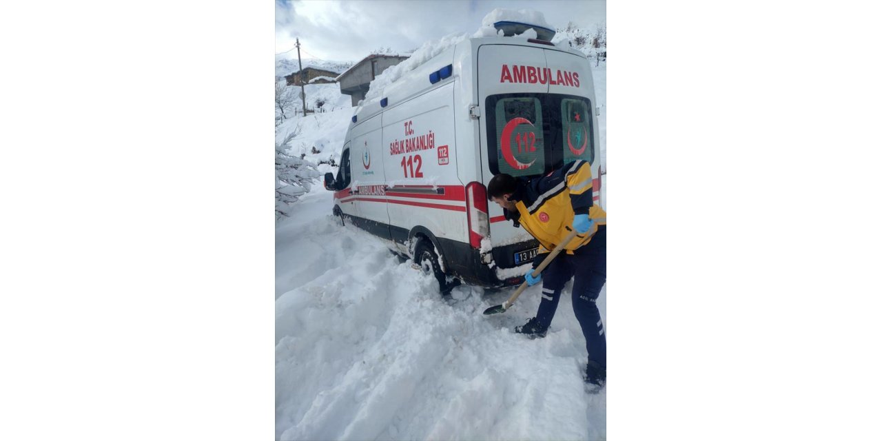 Bitlis'te ulaşımın sağlanamadığı köylerdeki hastaların imdadına ekipler yetişti