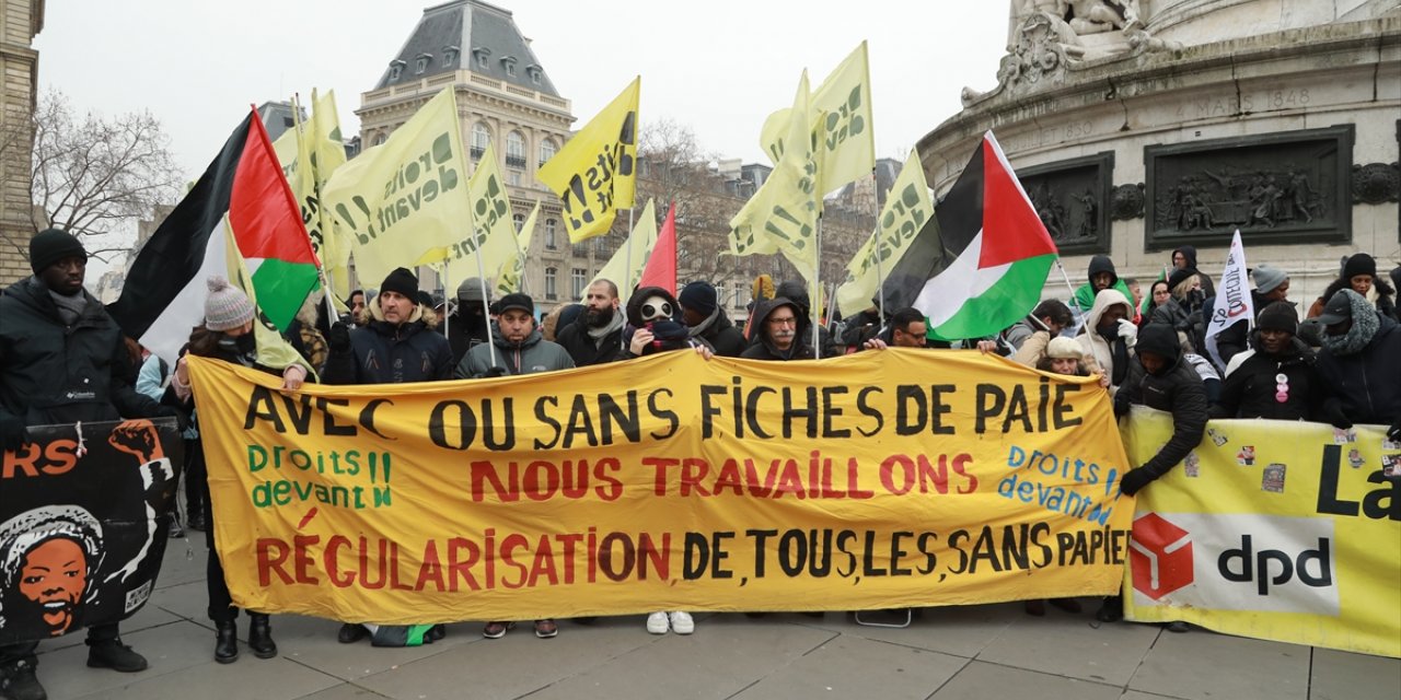 Paris'te hükümetin tartışmalı göç yasası protesto edildi