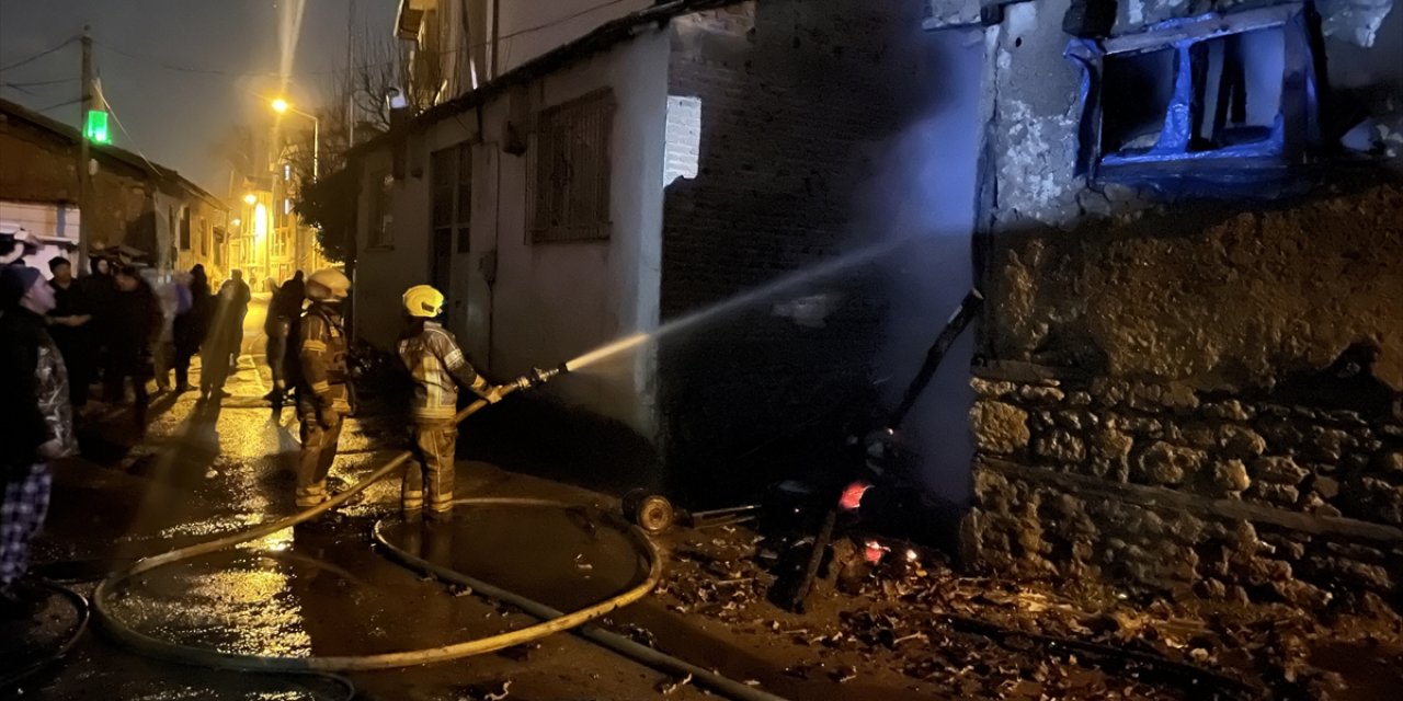 Bursa'da ahırda çıkan yangında 10 büyükbaş hayvan telef oldu