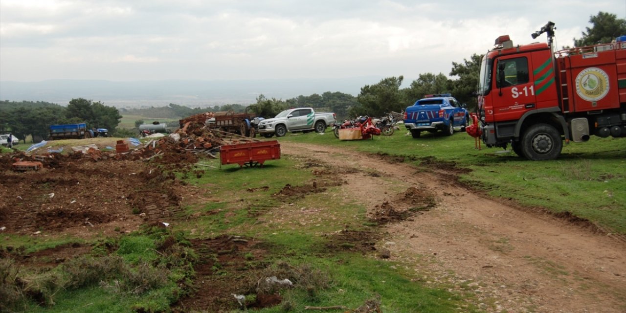 Çanakkale'de orman arazisine inşa edilen kaçak yapılar yıkılıyor