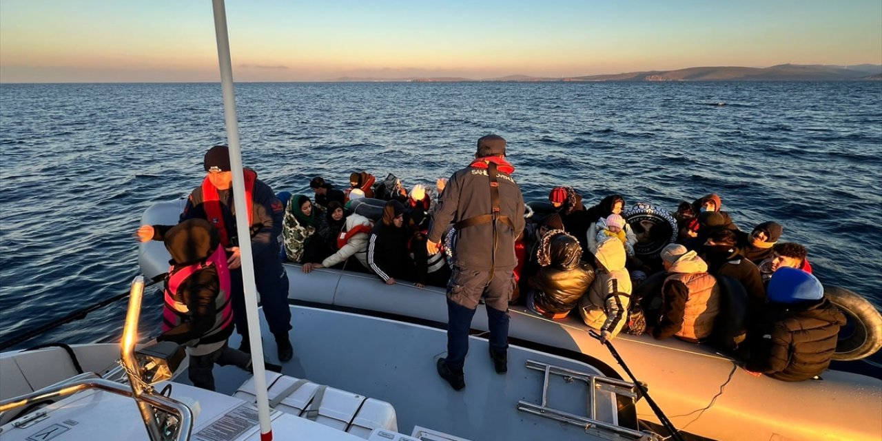 İzmir'de 60 düzensiz göçmen yakalandı