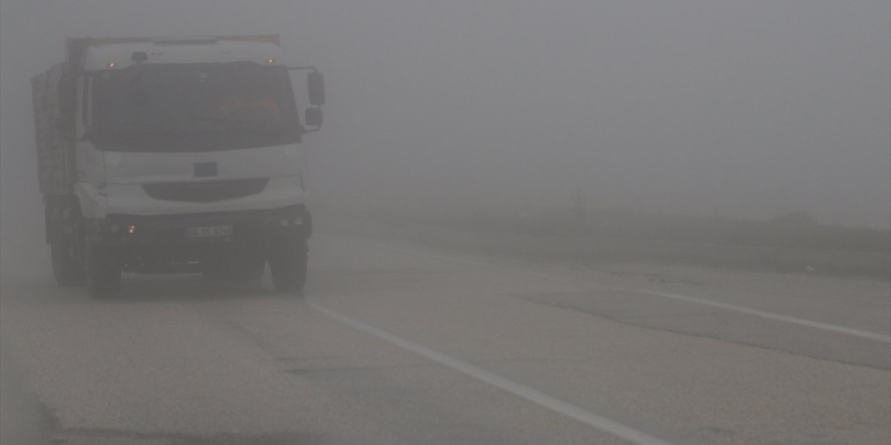 Hatay'da sis nedeniyle görüş mesafesi 20 metreye kadar düştü