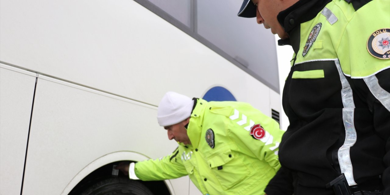 Bolu'da yolcu otobüslerine yönelik zorunlu kış lastiği uygulaması yapıldı