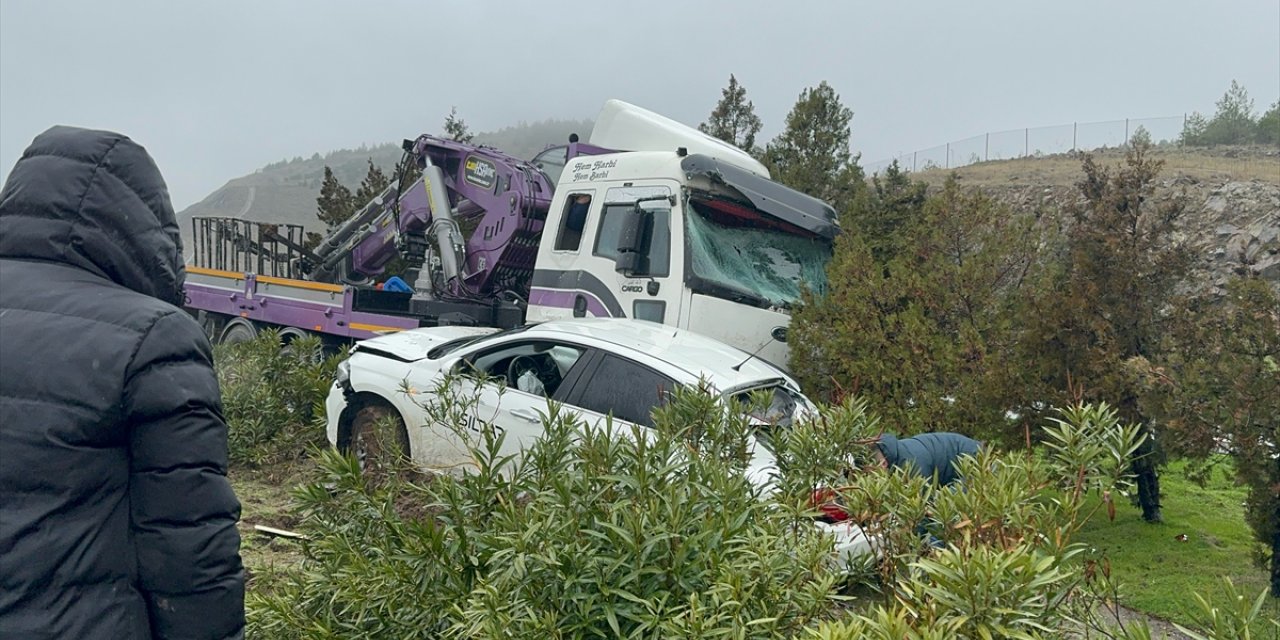 Gaziantep'te 8 aracın karıştığı zincirleme trafik kazasında 3 kişi yaralandı