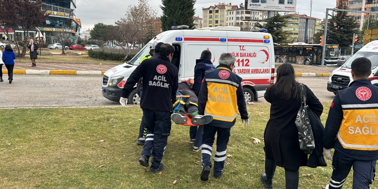 Elazığ'da zincirleme trafik kazasında 2 kişi yaralandı