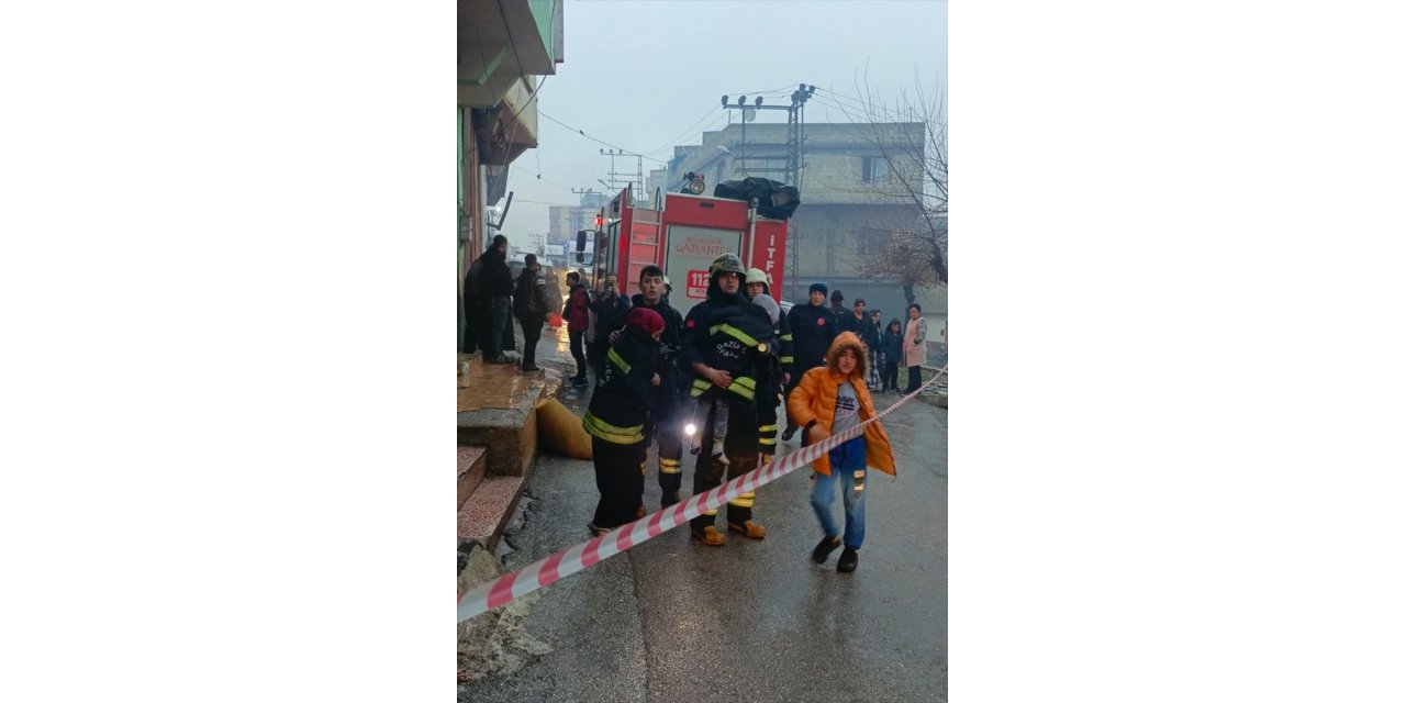 Gaziantep'te yangın çıkan binada mahsur kalan 5 kişi kurtarıldı