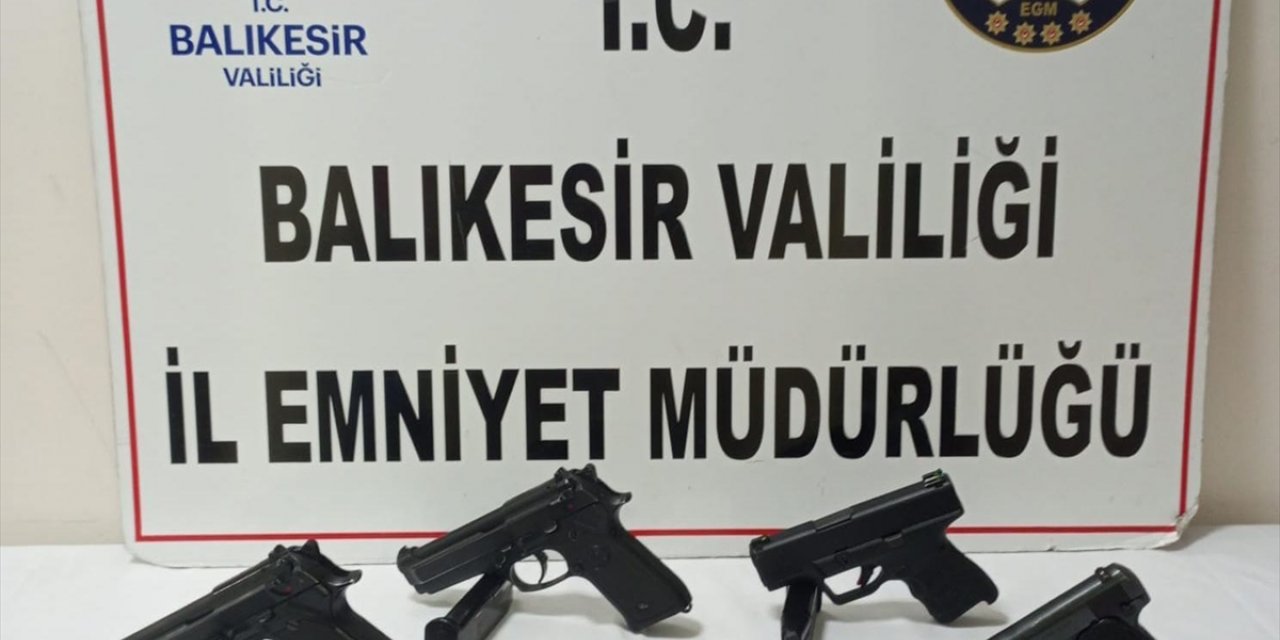 Balıkesir merkezli silah kaçakçılığı operasyonunda yakalanan 3 şüpheli tutuklandı