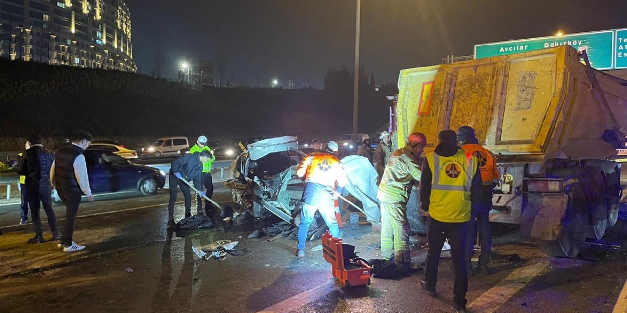 Sultangazi'de trafik kazasında 1 kişi öldü, 2 kişi yaralandı