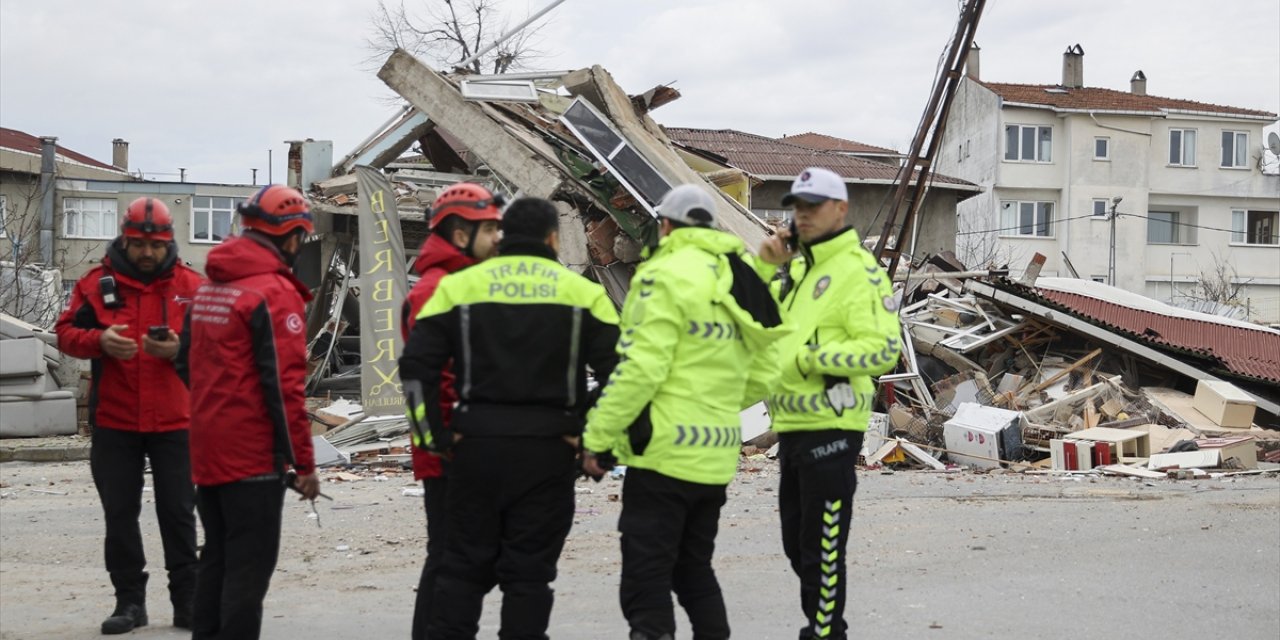 GÜNCELLEME 2 - Ümraniye'de bitişik haldeki iki bina çöktü