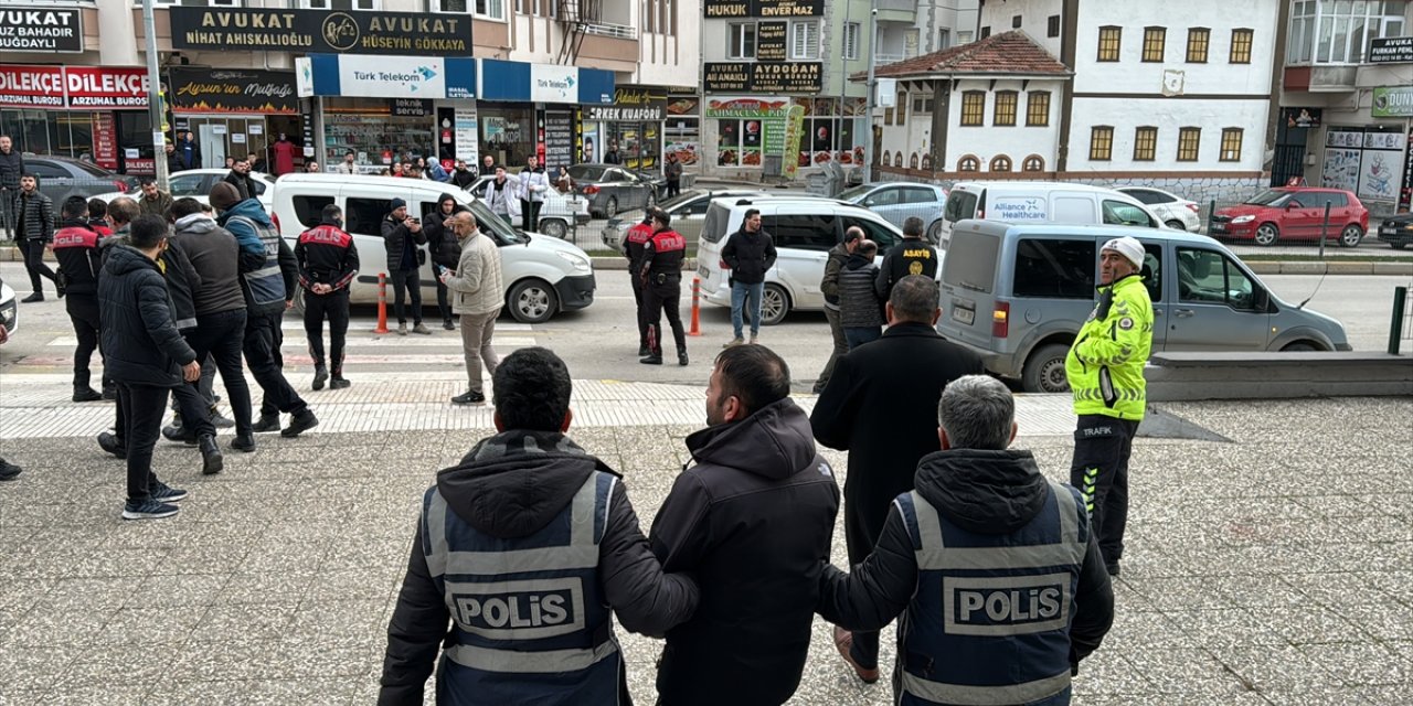 Ankara'da otomobilden 190 bin dolar çaldıkları iddia edilen 3 kişi tutuklandı