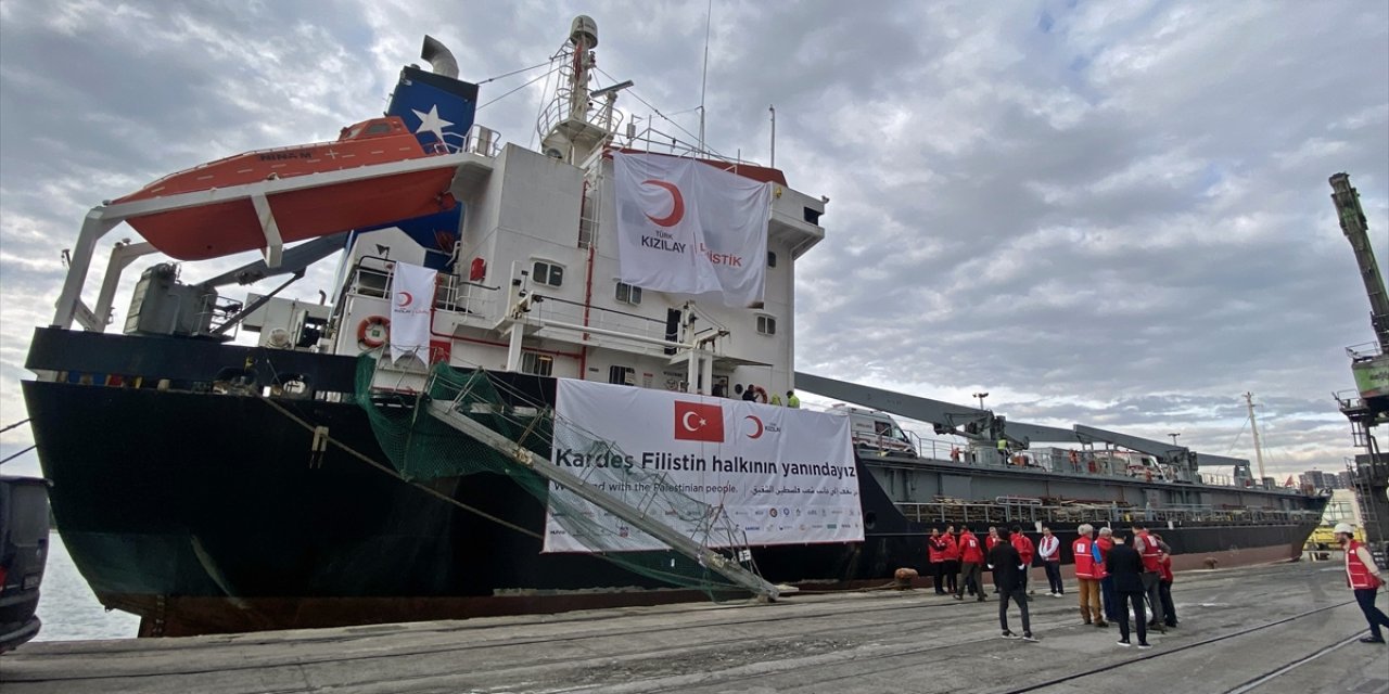 Gazze'ye insani yardım malzemesi taşıyan üçüncü gemi Mersin'den uğurlandı