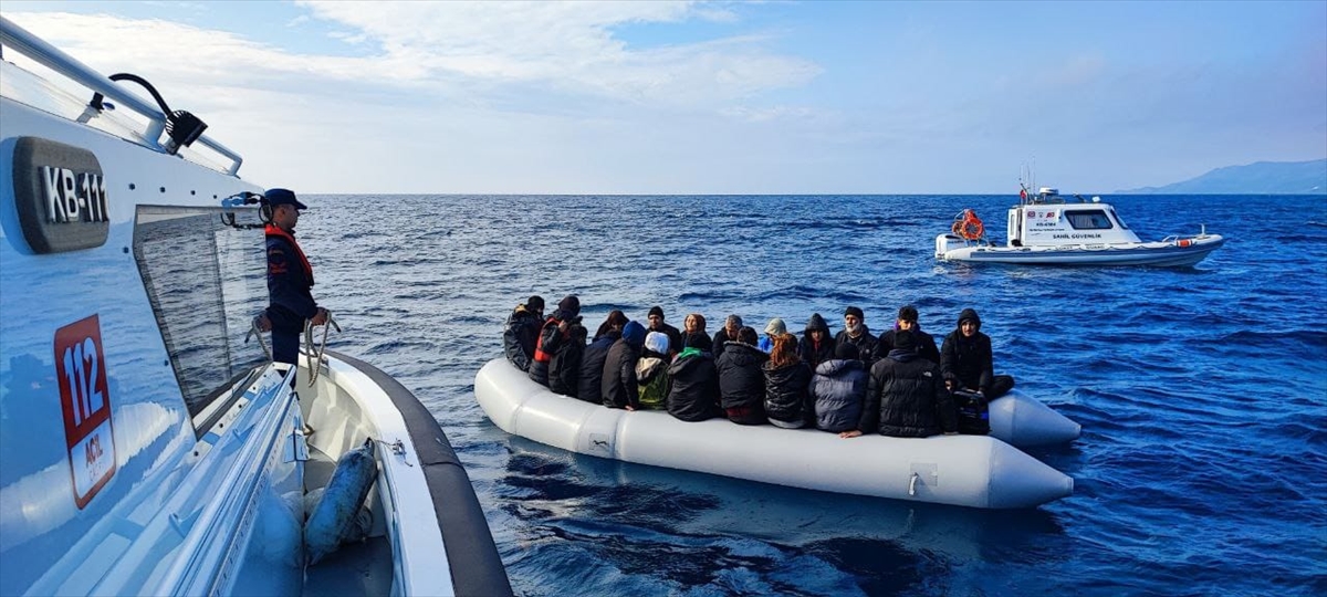 Çanakkale Ayvacık açıklarında 38 düzensiz göçmen kurtarıldı