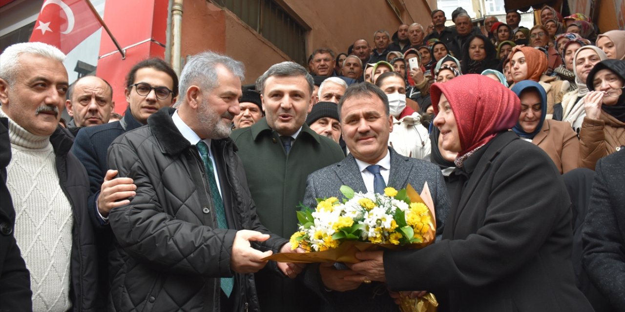 AK Parti Gümüşhane Belediye Başkan adayı Çimen, kentte coşkuyla karşılandı