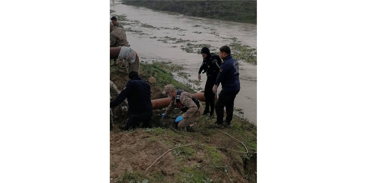 Hatay'da tahliye kanalında erkek cesedi bulundu