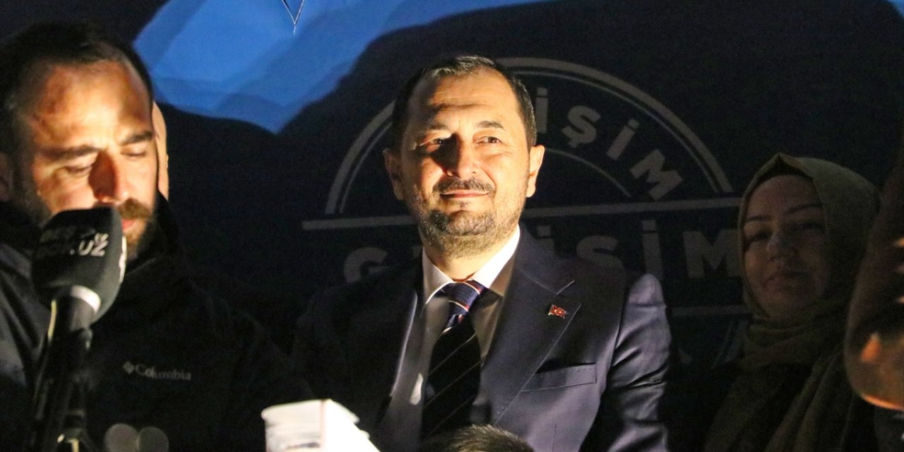 AK Parti ve CHP Tekirdağ Büyükşehir Belediye Başkan adayları partililerce karşılandı