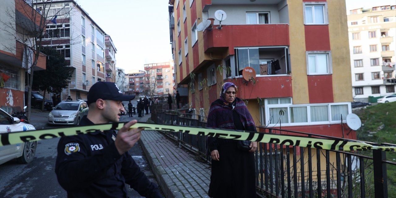 Sultangazi’de park halindeyken fireni boşalan minibüsün çarptığı çocuk ağır yaralandı