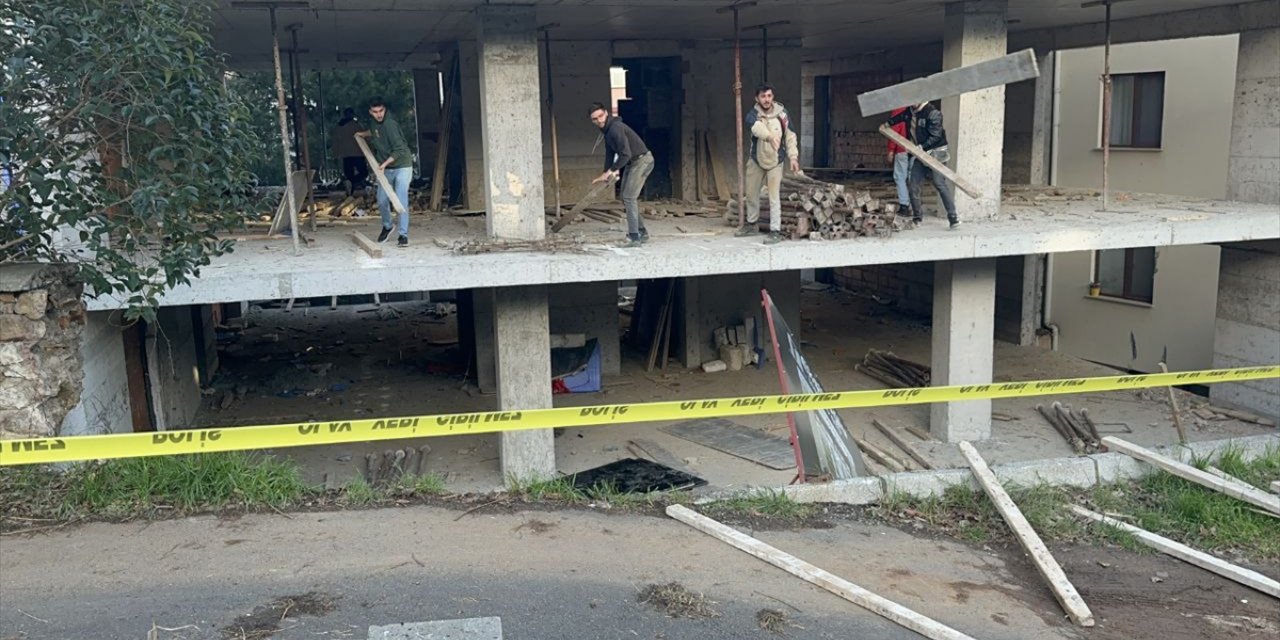 Üsküdar'da çöken istinat duvarının altında kalan 3 işçi kurtarıldı