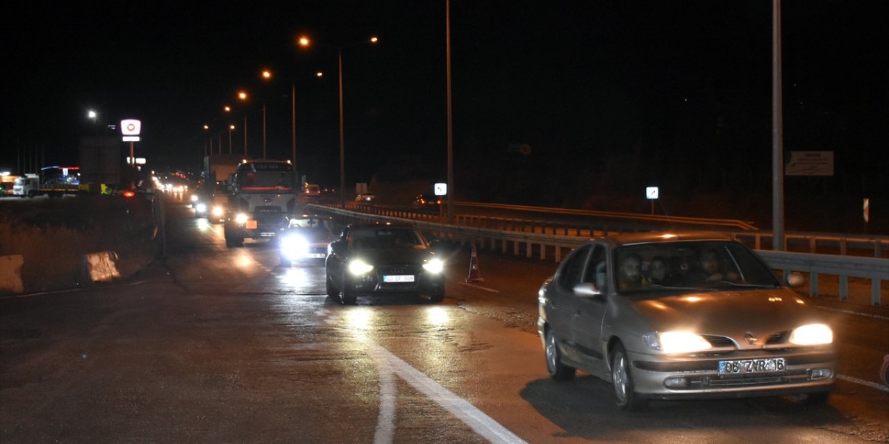 "Kilit kavşak" Kırıkkale'de trafik yoğunluğu yaşanıyor