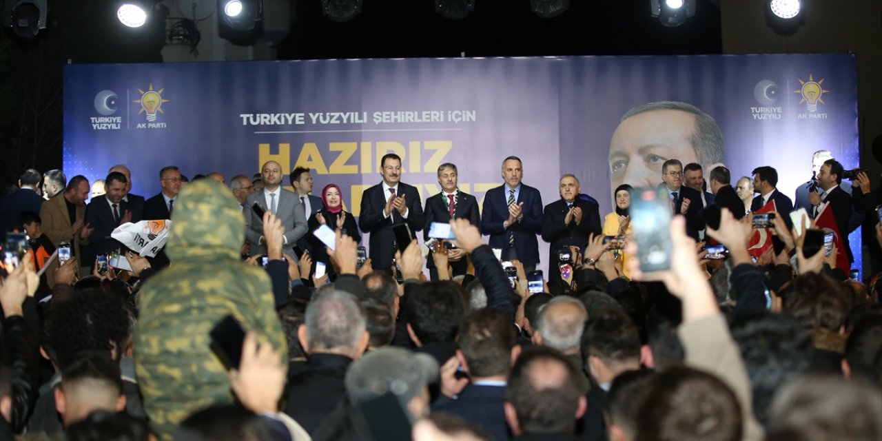 Cumhurbaşkanı Erdoğan, Sakarya Büyükşehir Belediye Başkan adayı Alemdar'ı karşılama törenine telefonla bağlandı: