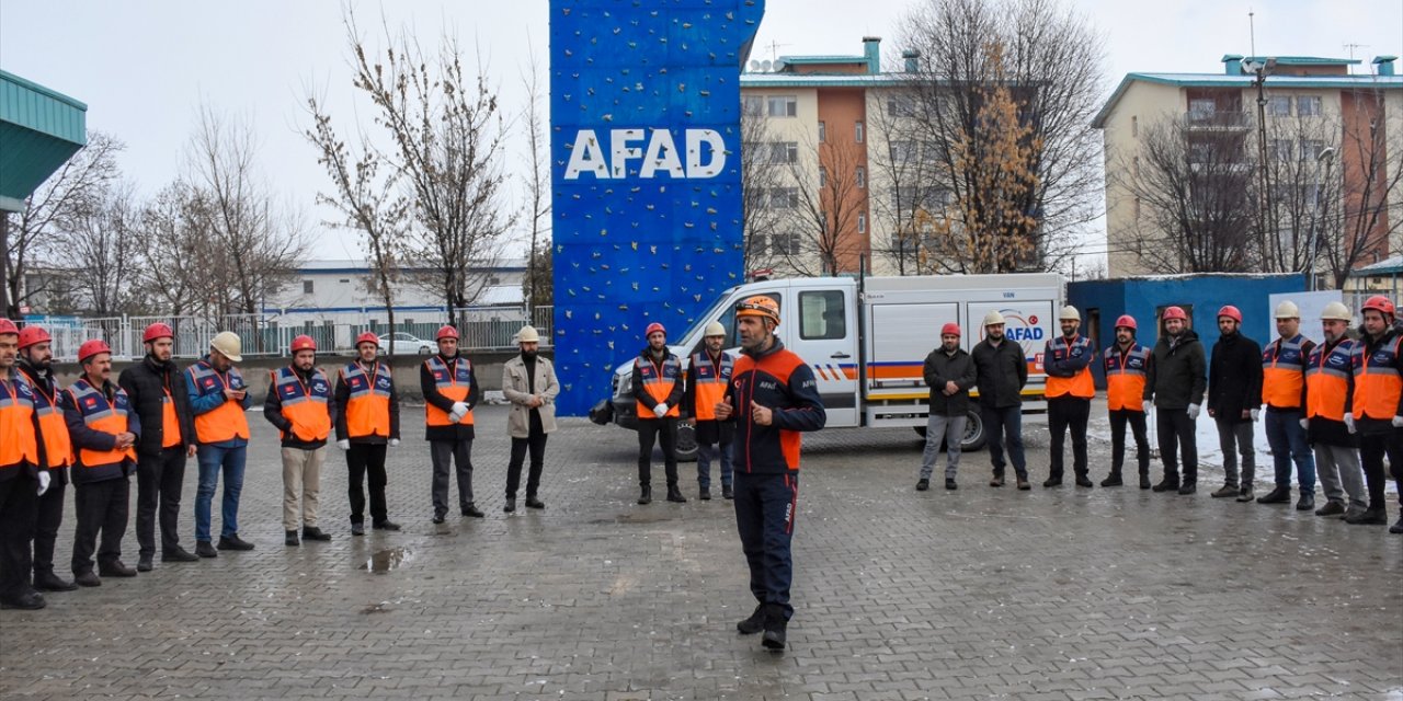 Van'da imamlar teorik ve uygulamalı eğitimlerle "AFAD gönüllüsü" oldu