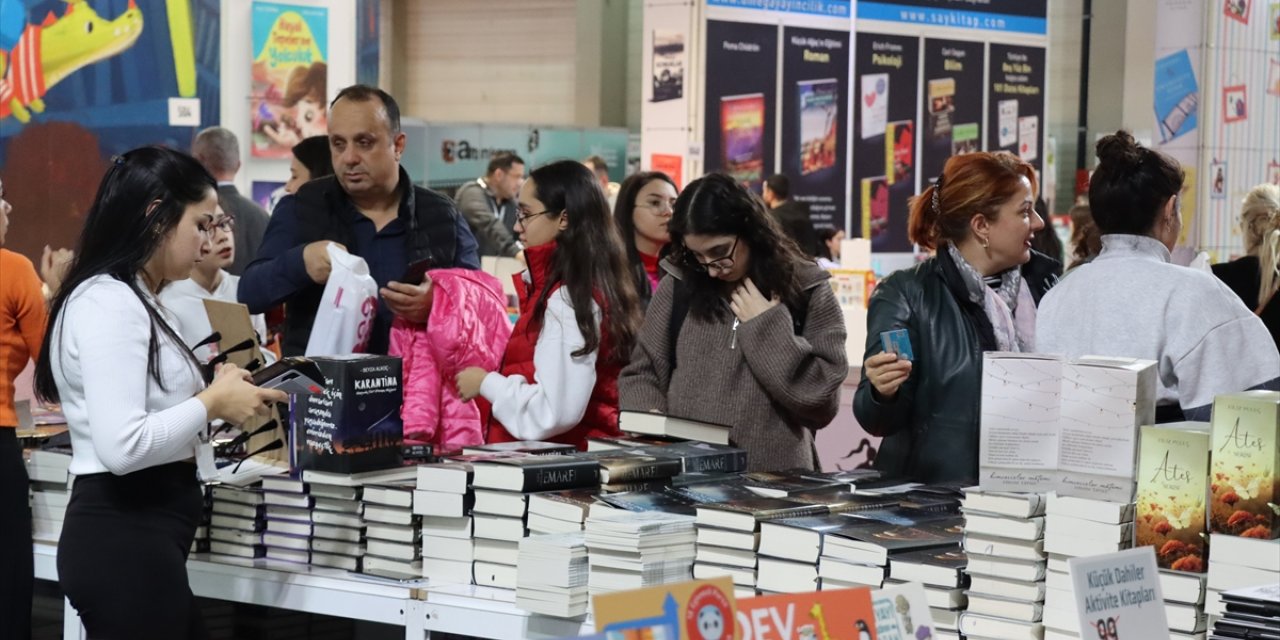 Adana'da "Çukurova 16. Kitap Fuarı"na katılan yayınevleri okurların ilgisinden memnun