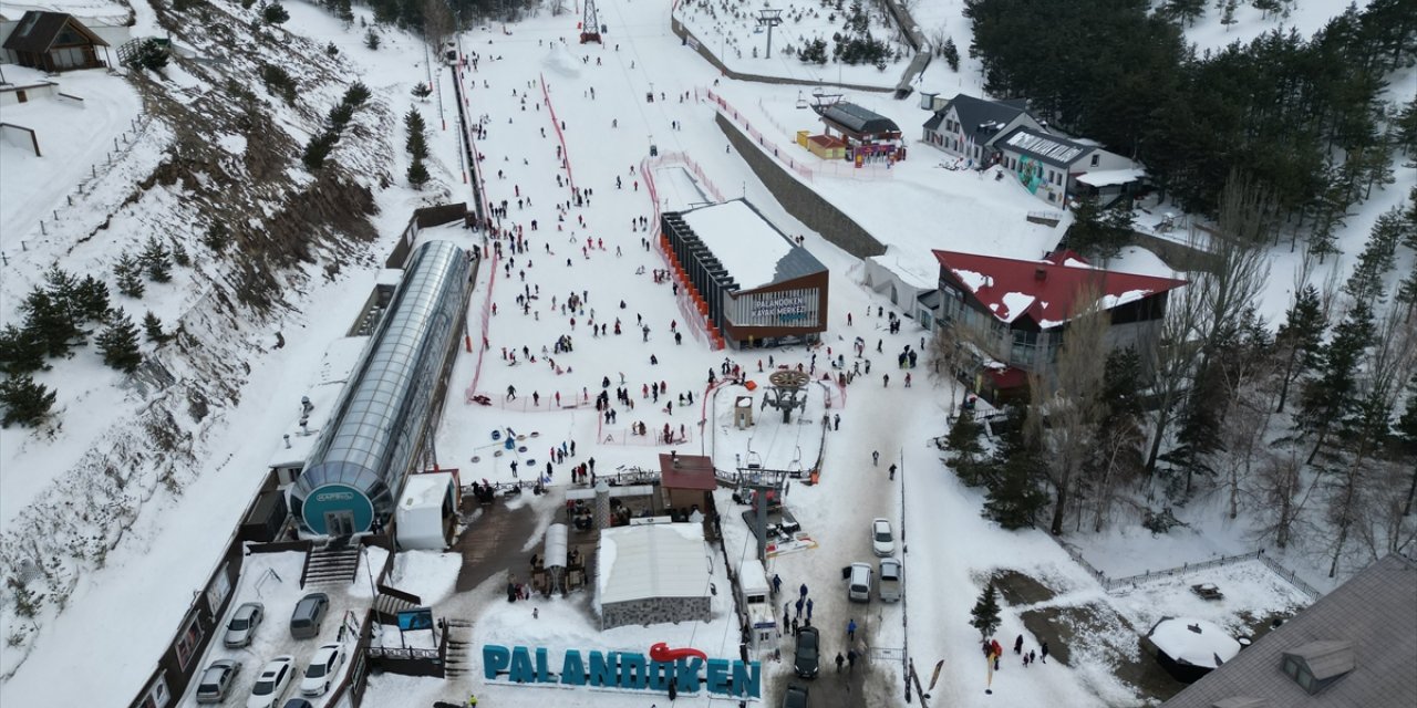 Palandöken Kayak Merkezi'nde yarıyıl tatili yoğunluğu yaşanıyor