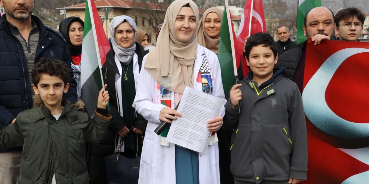 Amasya'da hekim ve sağlık çalışanları Gazze'ye destek amacıyla "sessiz yürüyüş" yaptı