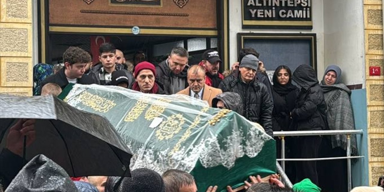 GÜNCELLEME - Bayrampaşa'da erkek arkadaşı tarafından silahla vurulan Nazlı Elmas toprağa verildi