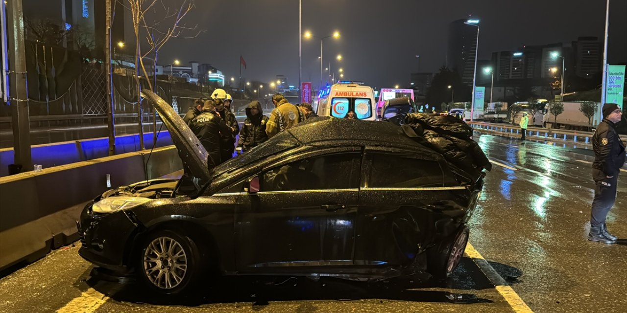 Maltepe'de trafik kazasında 4 kişi yaralandı