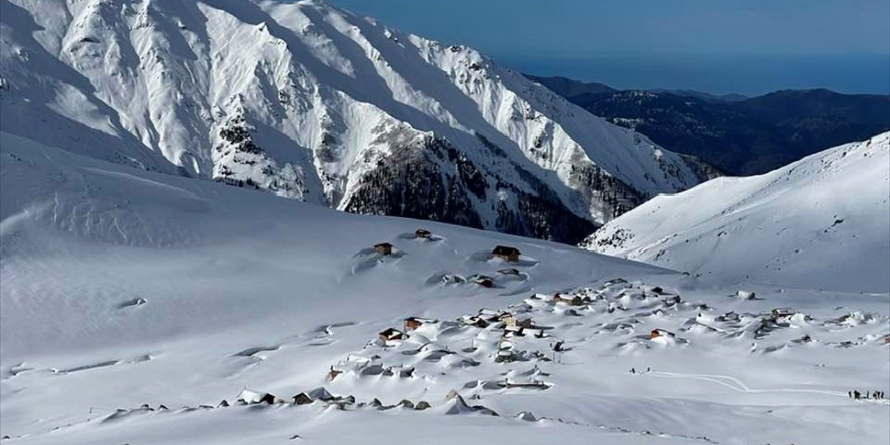 Kaçkar Dağları'nda "heliski" heyecanı devam ediyor