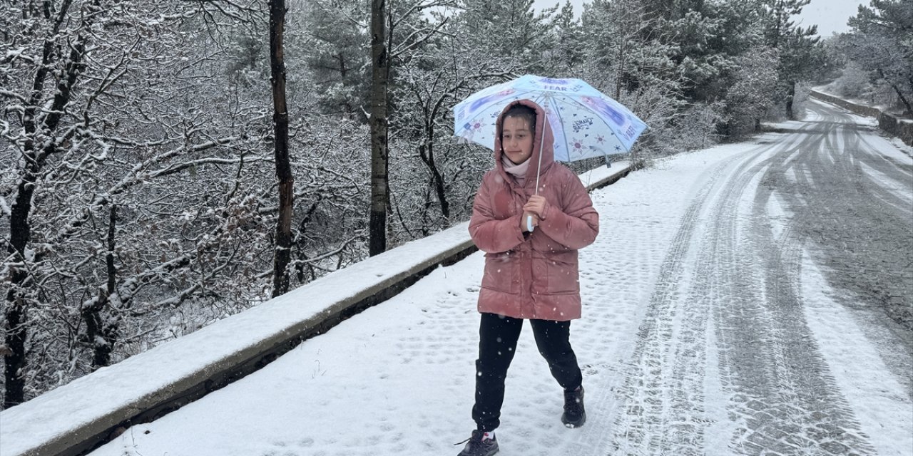 Yozgat'ta kar yağışı etkili oluyor