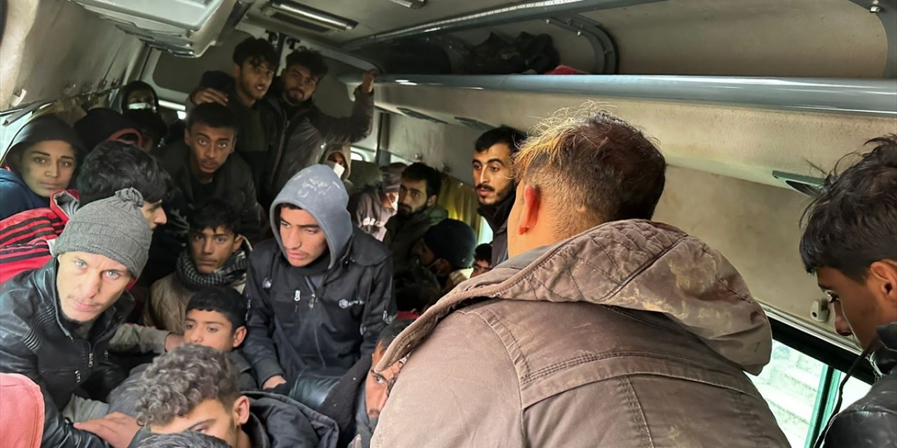 Hatay'da yurda yasa dışı yollarla giren 53 Suriye uyruklu yakalandı