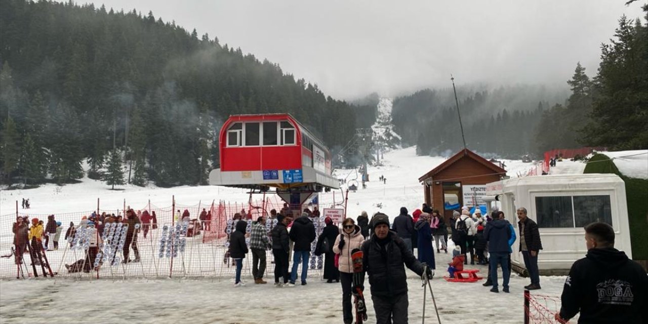 Yıldıztepe Kayak Merkezi'nde tatil yoğunluğu başladı