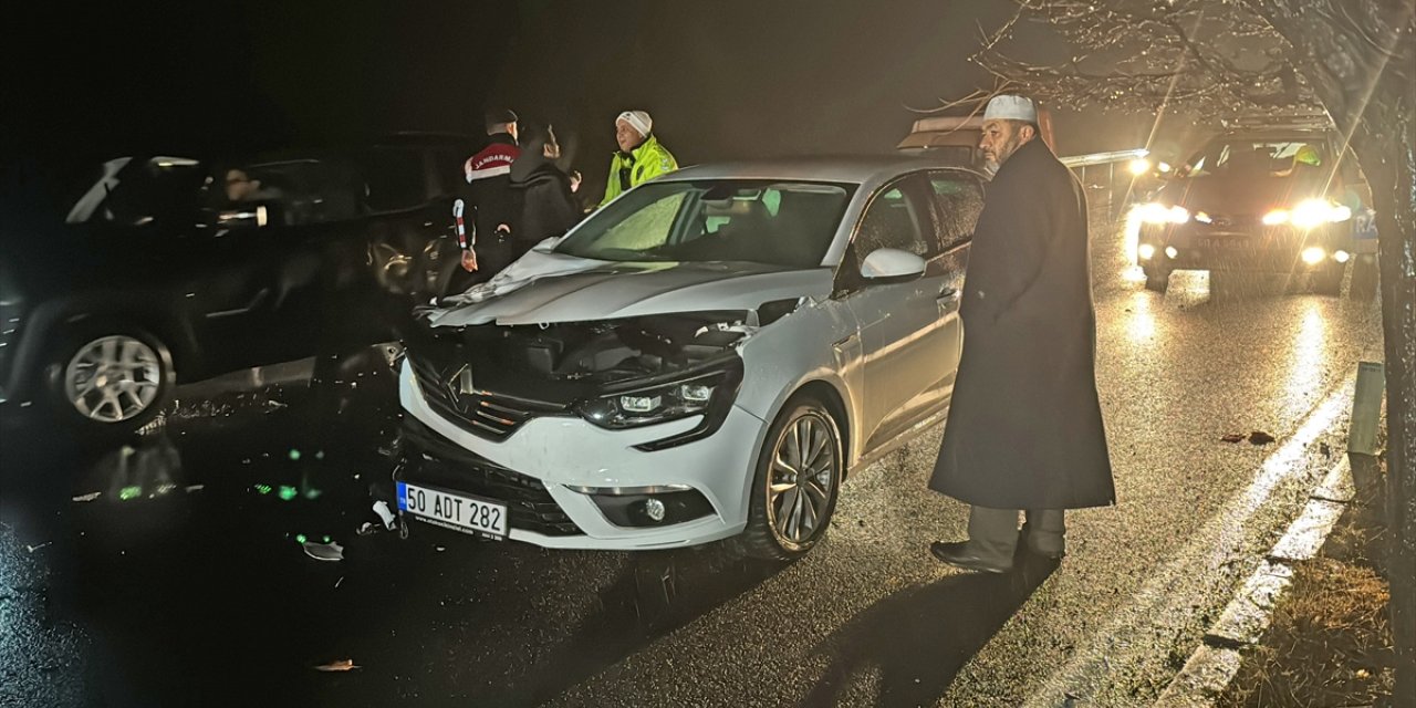 Nevşehir'de traktörle otomobilin çarpıştığı kazada 2 kişi yaralandı