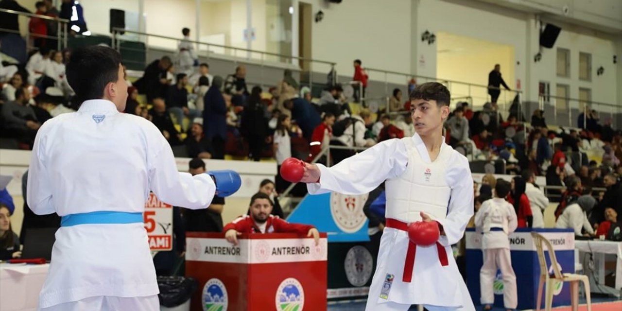 Sakarya'da "Şehit Ali Gaffar Okkan İller Arası Karate Turnuvası" düzenlendi