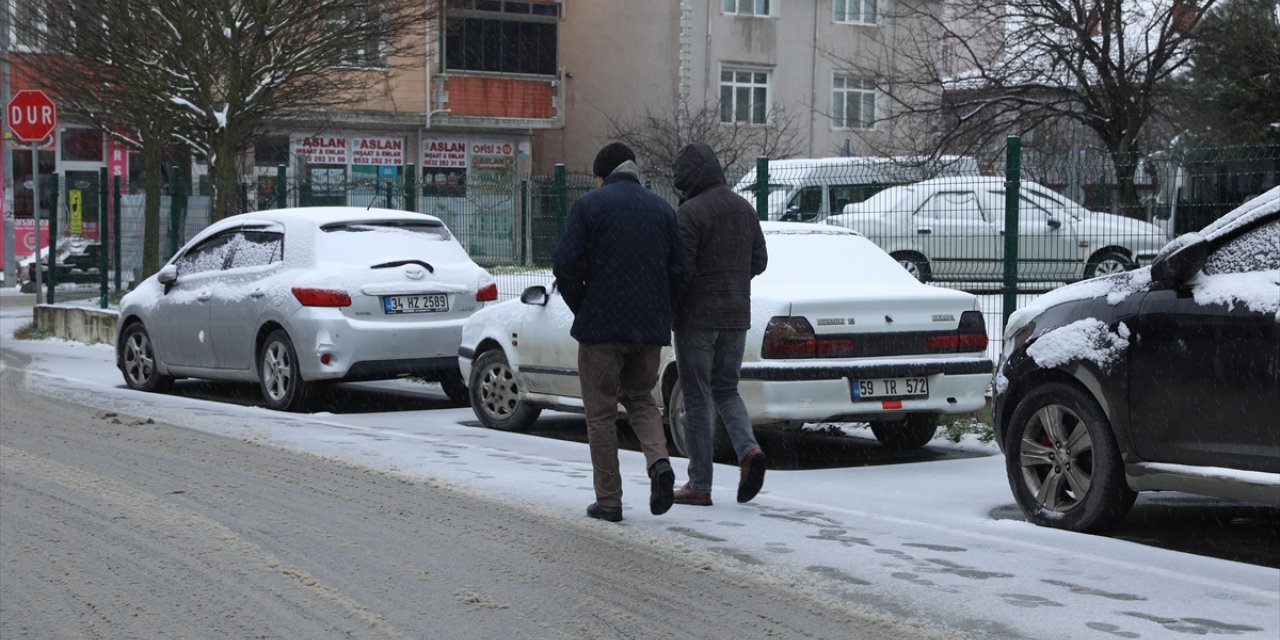 Tekirdağ'da kar etkili oluyor