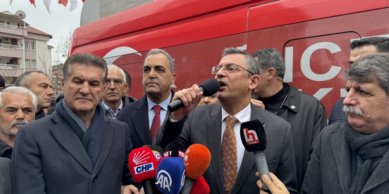 CHP Genel Başkanı Özgür Özel, Tunceli'de partililerle buluştu: