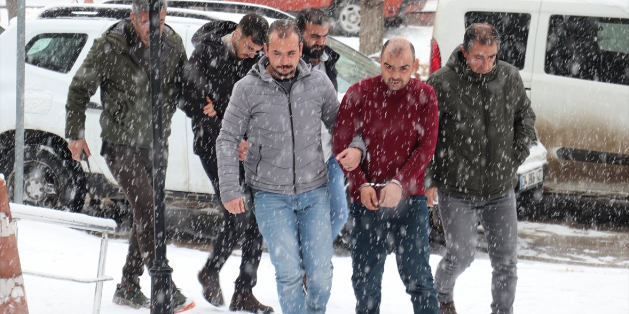 Erzurum'da polisi darbeden zanlılar adli kontrolle serbest bırakıldı
