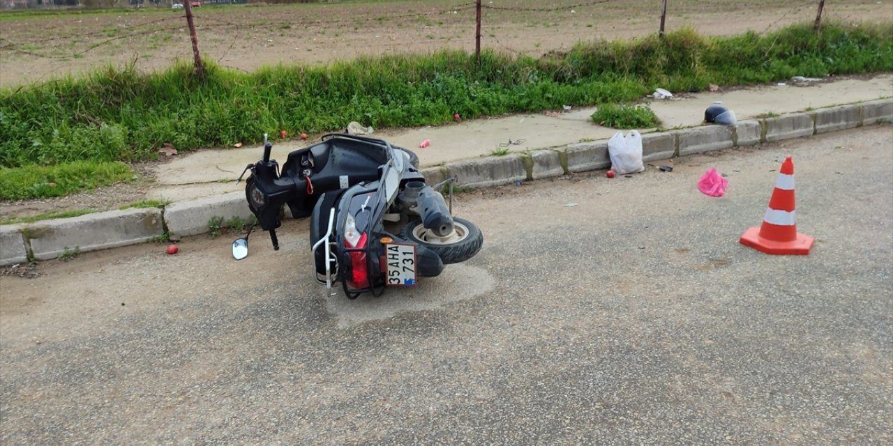 İzmir'de beton direğe çarpan motosikletin sürücüsü öldü