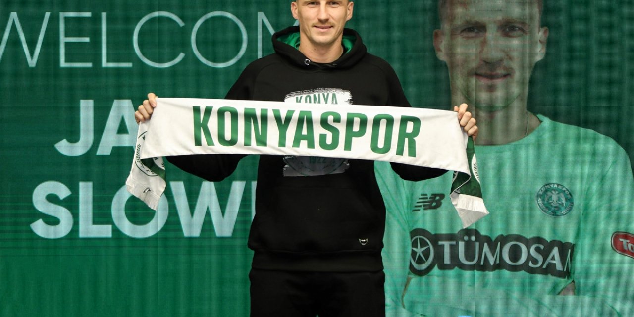 Konyaspor, kaleci Jakub Slowik'i renklerine bağladı