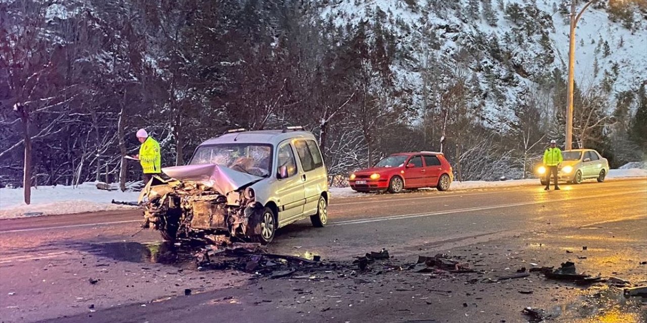 Gümüşhane'de trafik kazasında 4 kişi yaralandı