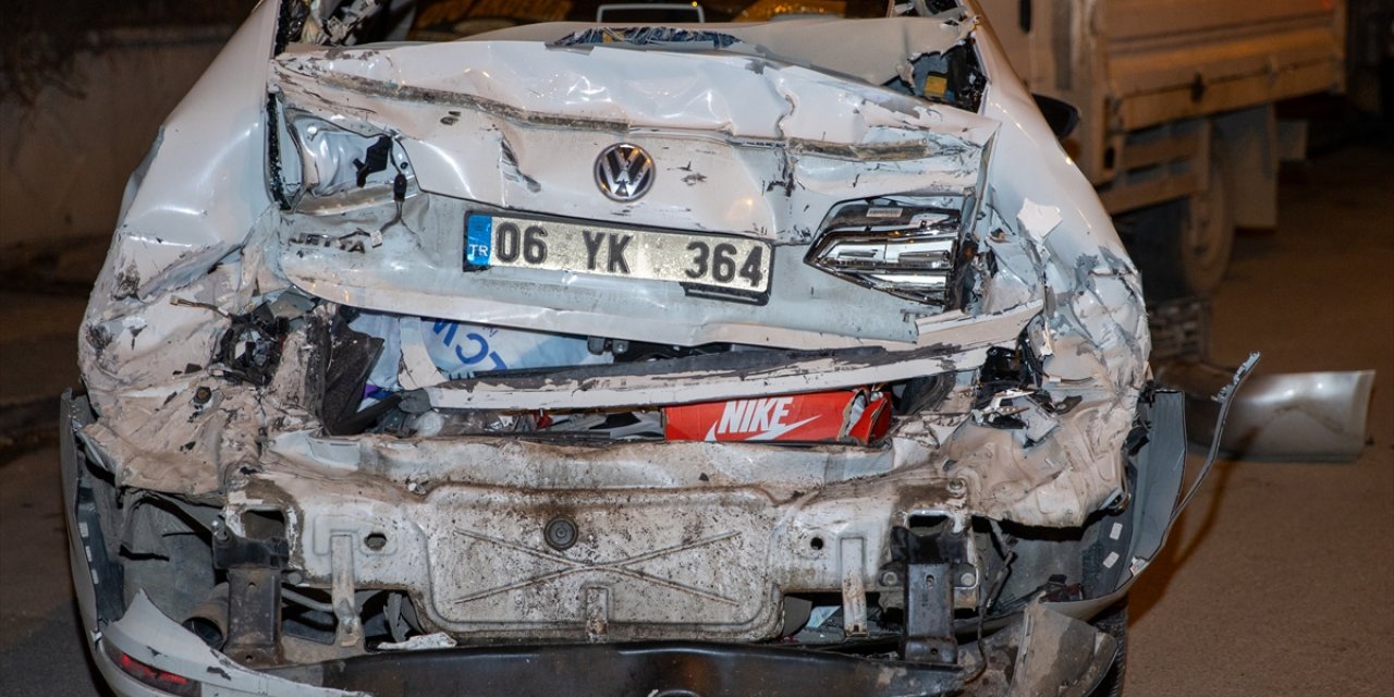 Ankara'da freni patlayan kamyon 10 araca çarptı, 3 kişi yaralandı