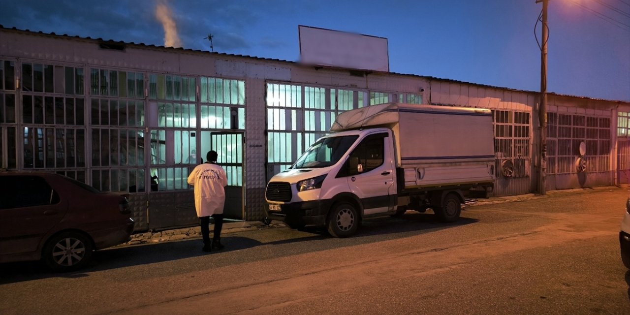 Kütahya'da mobilya atölyesinde sunta bloklarının altında kalan öğrenci öldü