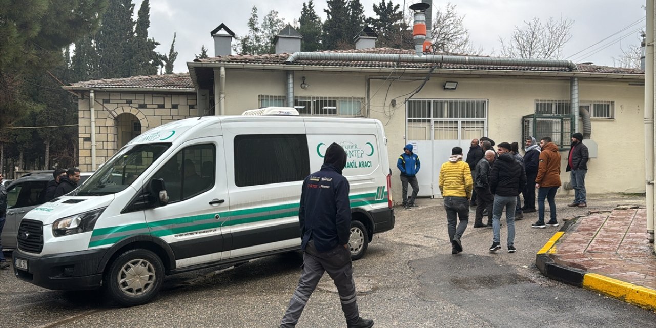 Gaziantep'te ilk iş gününde yük asansöründen düşen işçi hayatını kaybetti