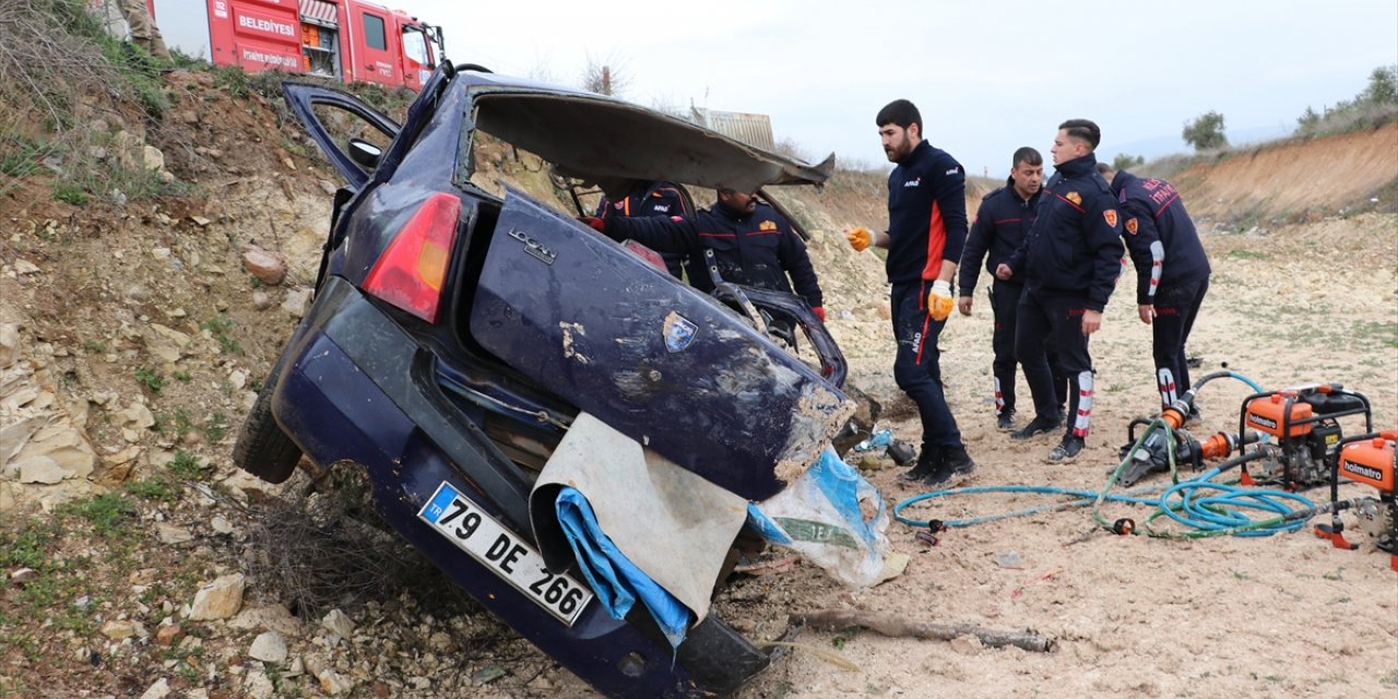 Kilis’te beton mikseri ile otomobilin çarpıştığı kazada 2 kişi öldü