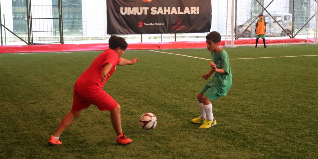 Hatay'da depremzede öğrenciler için düzenlenen futbol turnuvası başladı