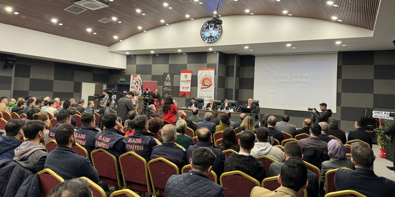 Elazığ’da "Deprem riskiyle yüzleşmek, Bilinçli Toplum, Güvenli Gelecek" paneli düzenlendi